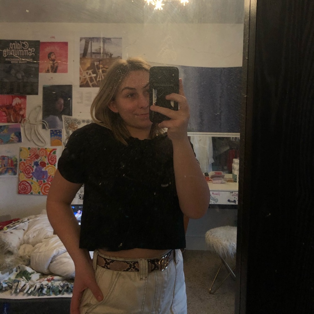 crop top black t shirt